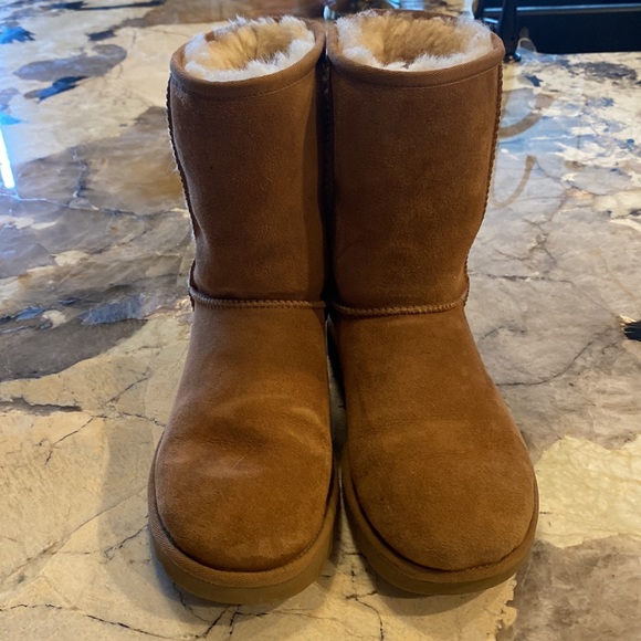 Ugg Classic Short sz 8 - Picture 4 of 6